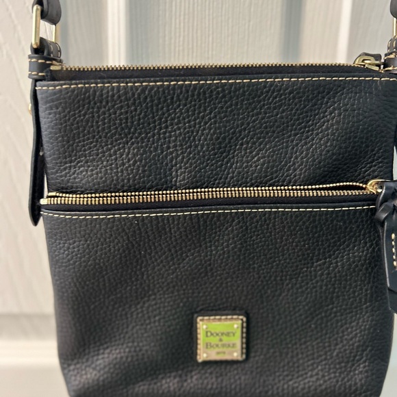 dooney and bourke crossbody - Picture 7 of 7